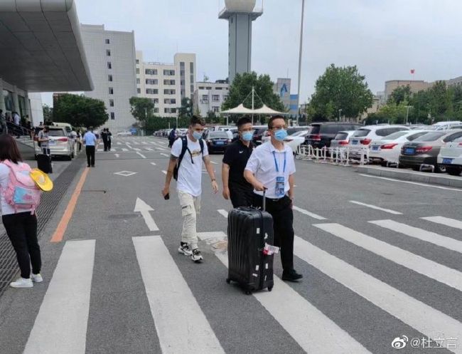 整个人几乎愤怒到快要崩溃，她咬紧牙关，抬手便抓向吴东海的脸。